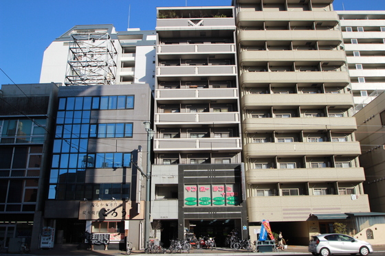 【広島市中区猫屋町のマンションの建物外観】