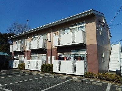 坂戸市泉町のアパートの建物外観