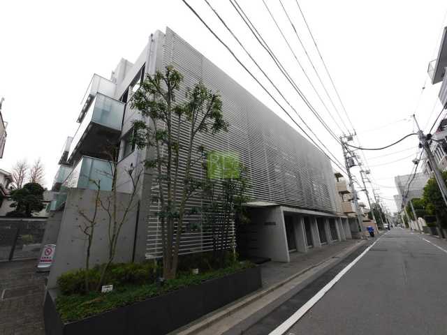 新宿区南町のマンションの建物外観