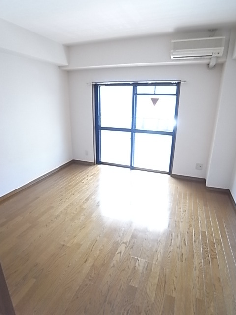 居室・リビング　日当たりの良いお部屋です。