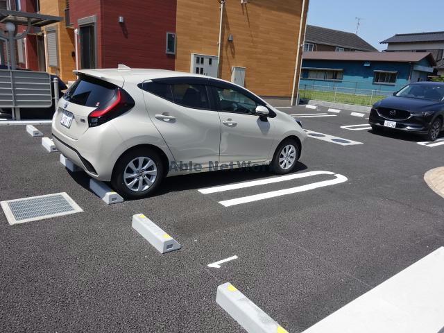 【木更津市江川のアパートの駐車場】