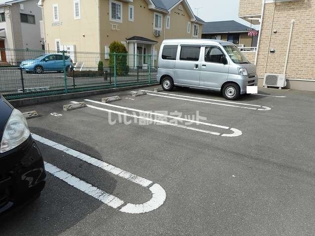 【糟屋郡宇美町光正寺のアパートの駐車場】