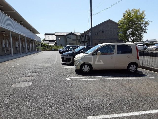 【知立市八橋町のアパートの駐車場】