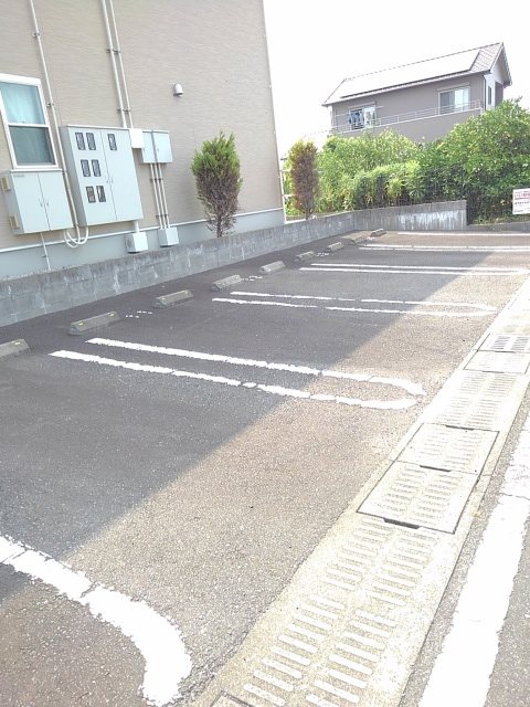 【指宿市十町のアパートの駐車場】