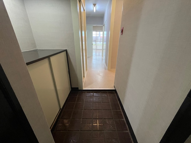 玄関　シューズボックス上には小物などが置けます