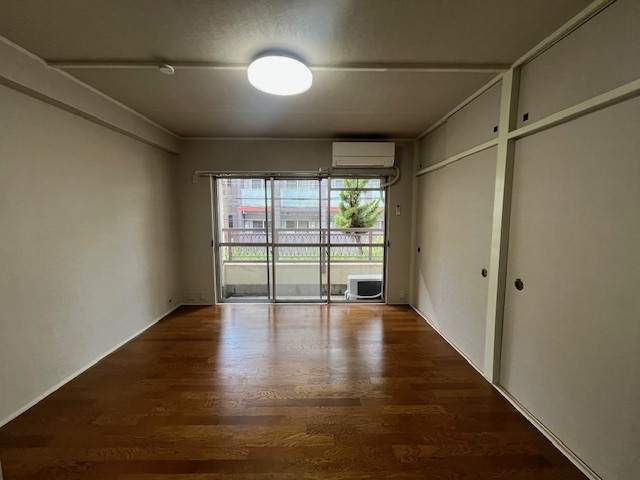 居室・リビング　室内明るくきれいです