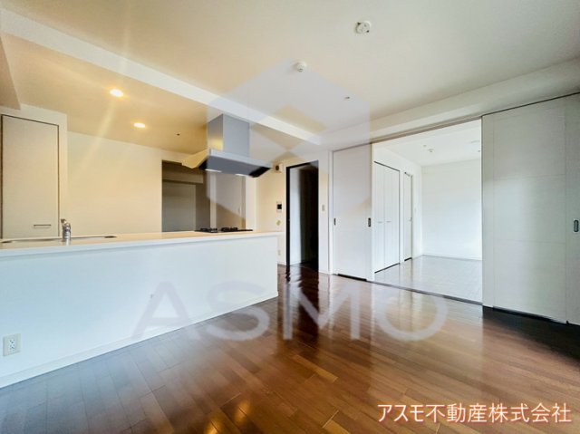 居室・リビング　同マンション別部屋参考写真