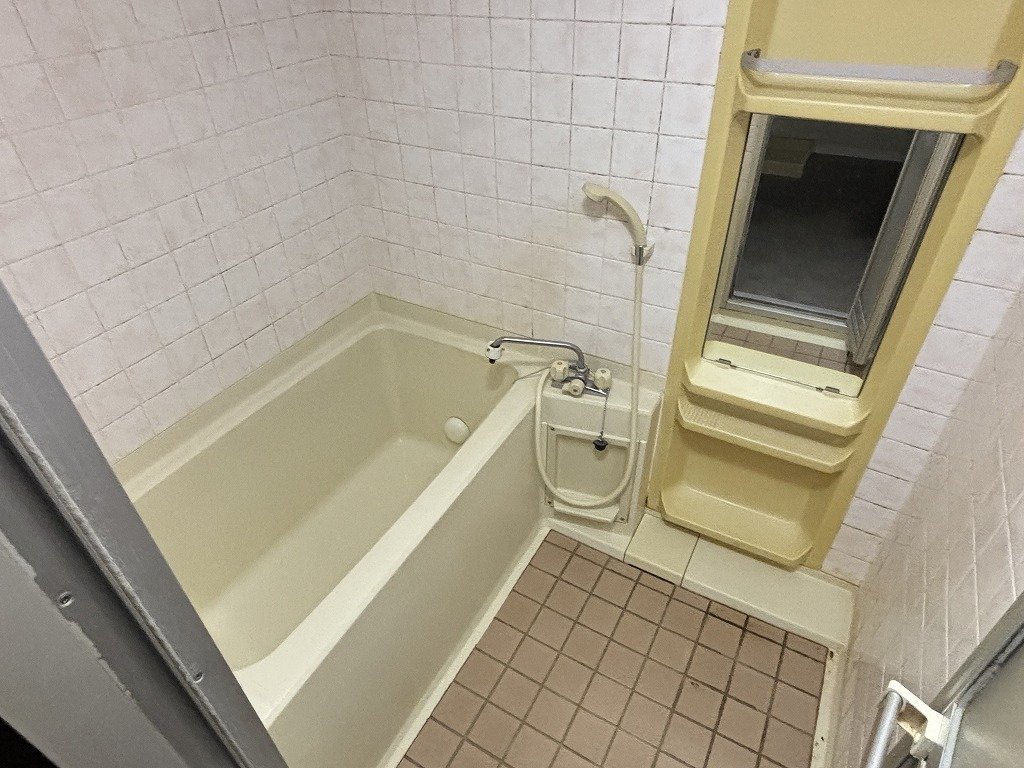 バス・シャワールーム　もちろん追焚き機能付きバス