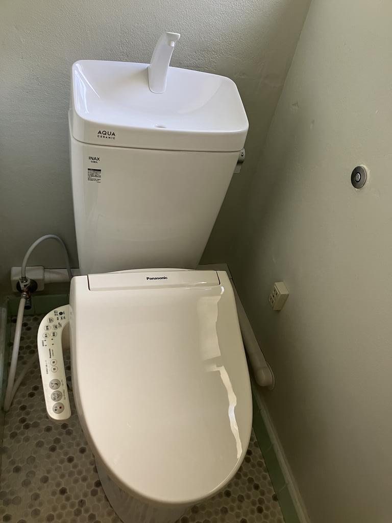 厚川貸家のトイレ写真