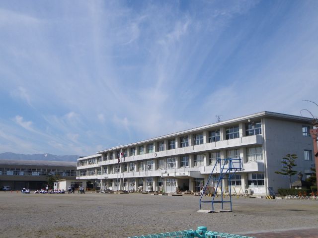 小学校　町立仁木小学校（小学校）まで1800m