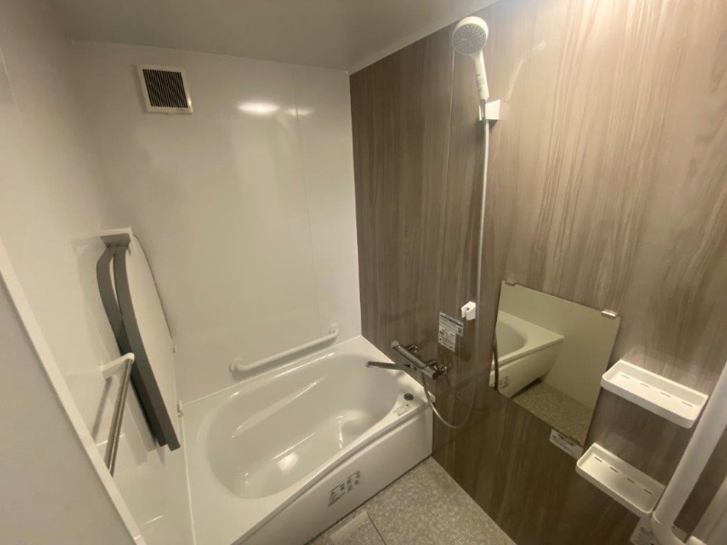 バス・シャワールーム　新品浴室。