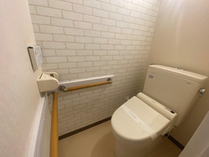 トイレ　温水洗浄便座付きトイレ