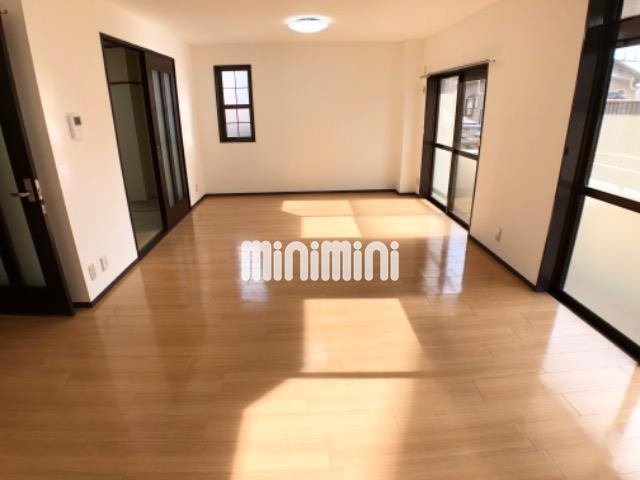 居室・リビング　日当たりの良い広々リビング