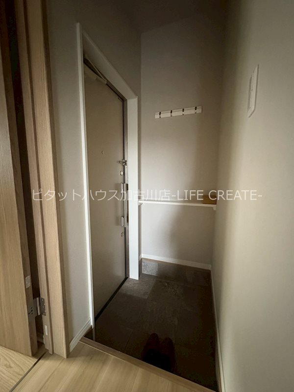 玄関　写真は102