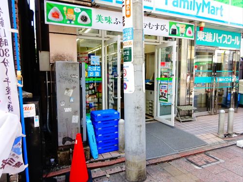 コンビニ　ファミリーマート自由が丘駅前店（コンビニ）まで1185m