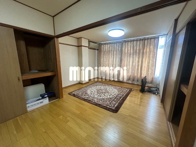 居室・リビング　広い洋間です