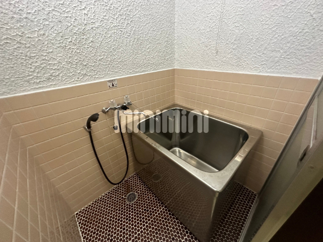 バス・シャワールーム　シャワー付き