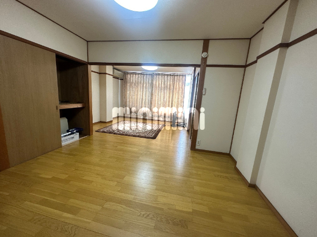 眺望　窓が大きく部屋全体が明るいです！