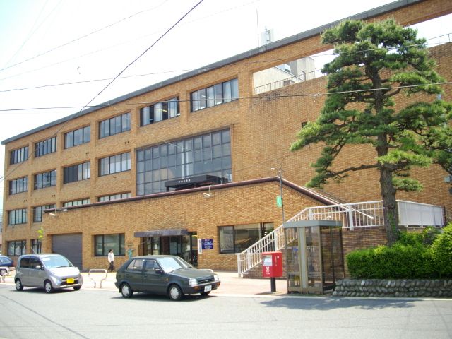 コンビニ　中津川市立図書館（コンビニ）まで290m