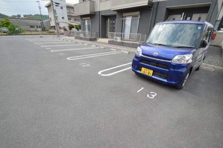 駐車場　駐車場