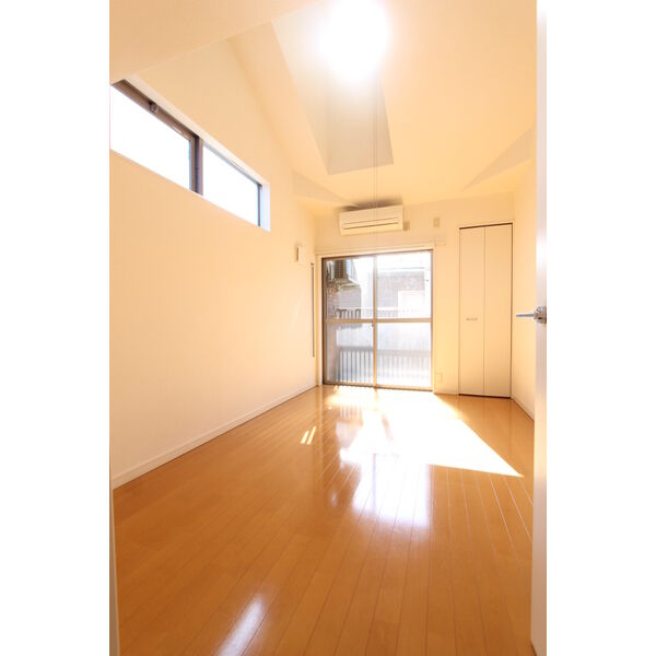 居室・リビング　同タイプのお部屋の写真です。