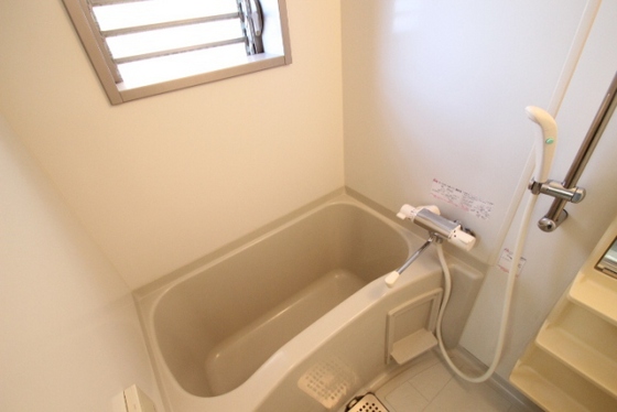 バス・シャワールーム　※別部屋の写真です