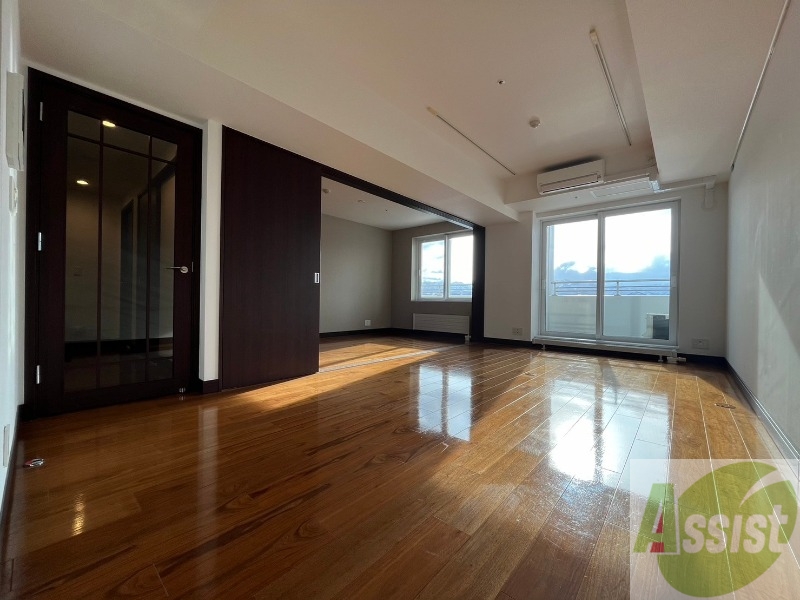 居室・リビング　広々としたリビングですね。使い勝手がよさそうですね！