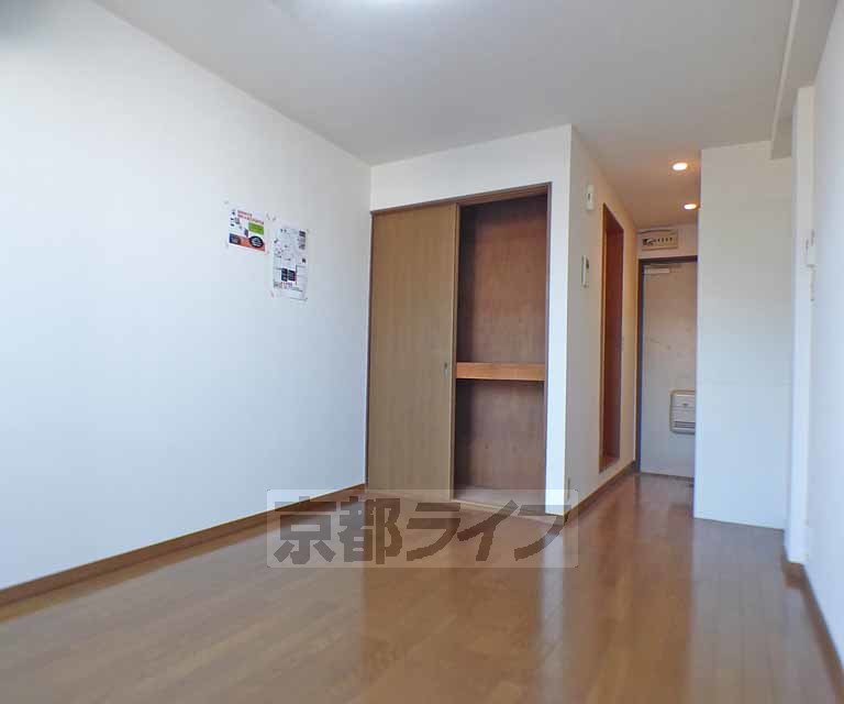 居室・リビング　広く使えるお部屋です。