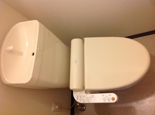 トイレ　温水洗浄付き