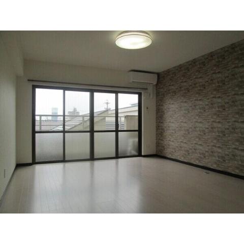 居室・リビング　室内