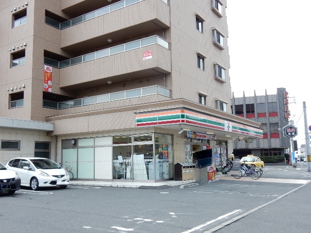 コンビニ　セブンイレブン岡町店（コンビニ）まで84m