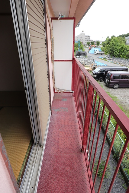 バルコニー　バルコニー付！お天気のいい日は洗濯物も気持ちよく干せますね！