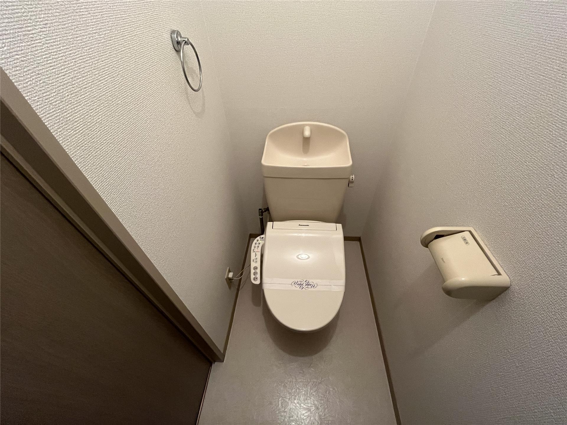 トイレ　温水洗浄暖房便座