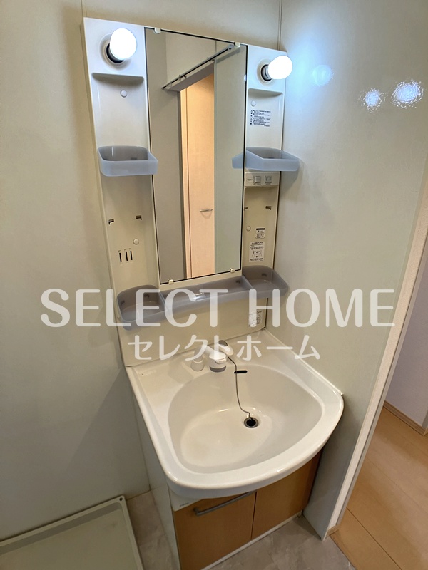 洗面設備　使いやすい独立洗面台です