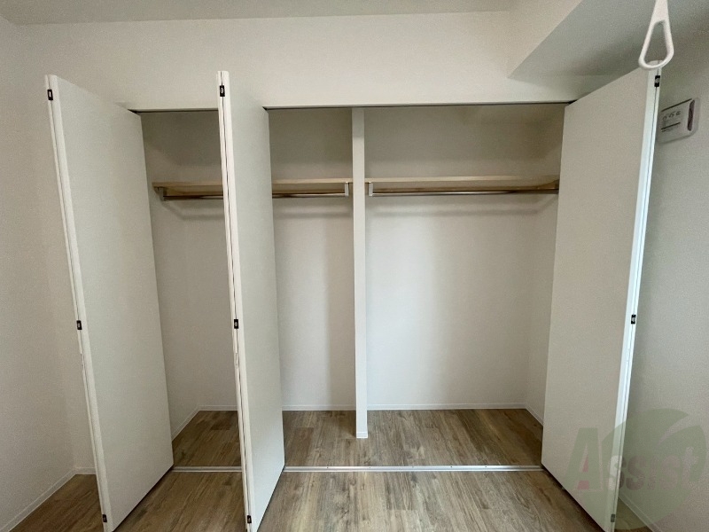 収納　クローゼットは奥行きもあり、荷物が多い方でも安心です。