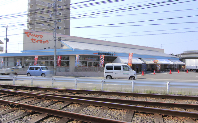 スーパー　松山生協西雄郡店（スーパー）まで550m