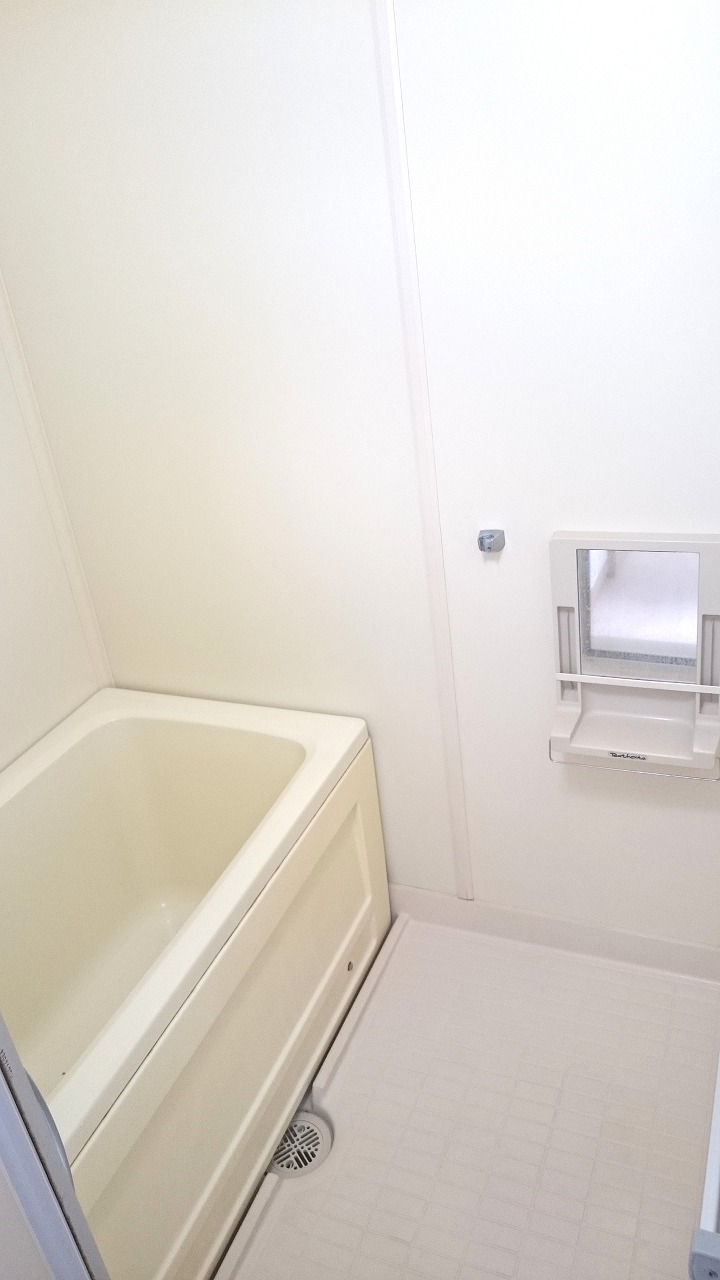 バス・シャワールーム　※写真は同棟他室のものです