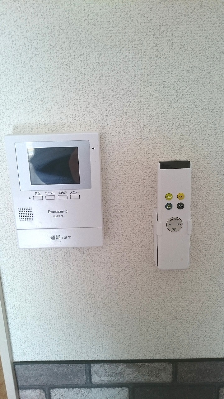 その他設備　TVインターホン、照明付き　※写真は同棟他室のものです