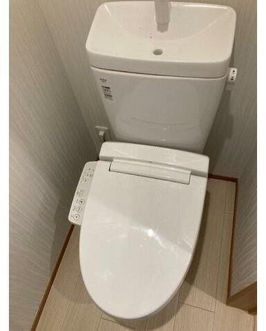 トイレ　嬉しい温水洗浄便座♪