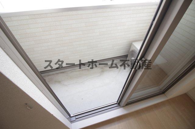 バルコニー　開放的で明るい空間を演出してくれるバルコニーです