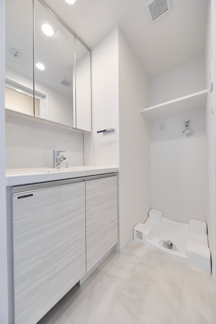 洗面設備　※写真は同タイプ住戸です。