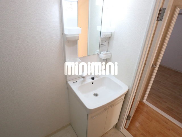 洗面設備　シャワー付き洗面化粧台