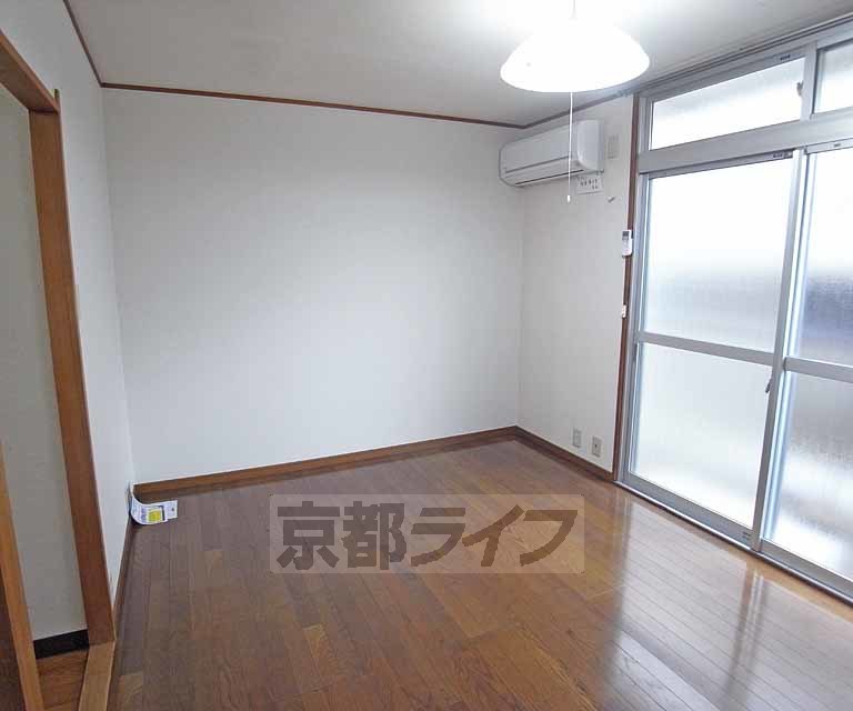 居室・リビング　隣接する建物が無いのでとても明るいです。