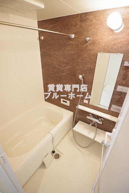 バス・シャワールーム　浴室乾燥機付きのお風呂！