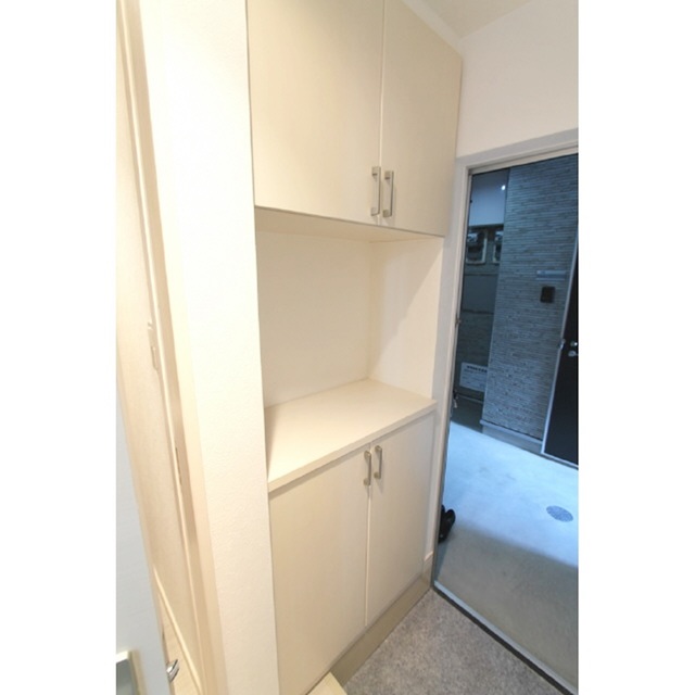 玄関　同物件別部屋写真（実際は現況を優先いたします）