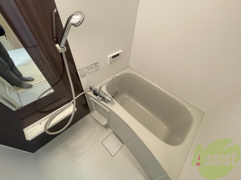 バス・シャワールーム　浴室はこちらになります。落ち着いた雰囲気ですね。