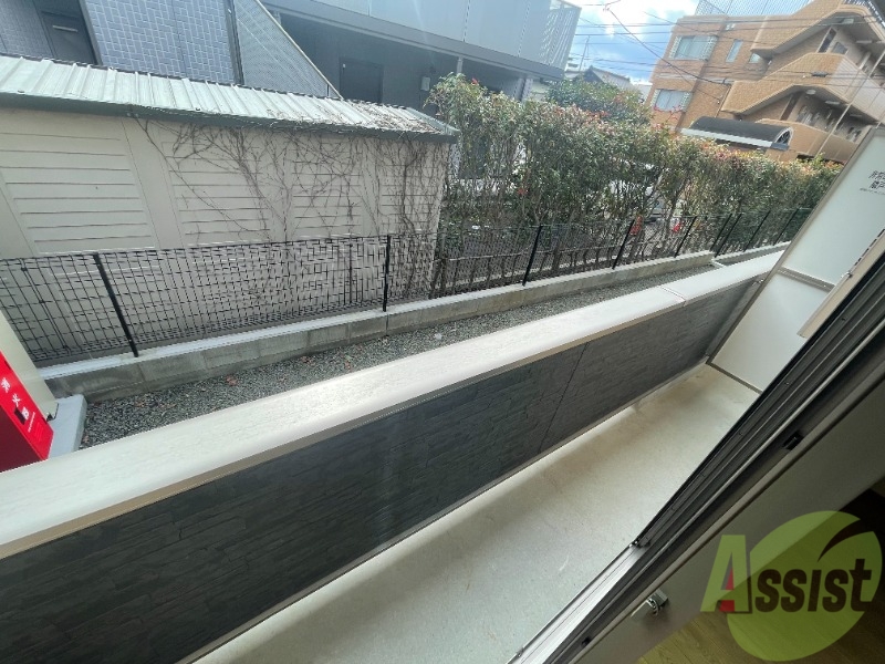 バルコニー　バルコニーはこちらになります。洗濯物を沢山干せそうですね。
