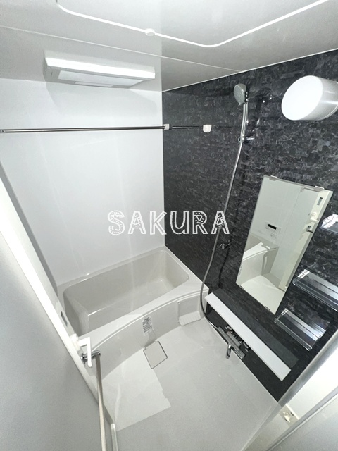 バス・シャワールーム　嬉しい追い焚き・浴室乾燥機付きです♪