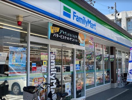コンビニ　ファミリーマート 西成松店（コンビニ）まで112m