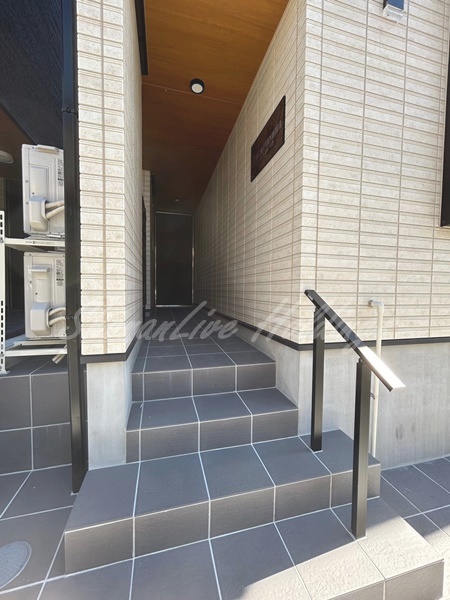 エントランス　清潔感のあるエントランスです♪